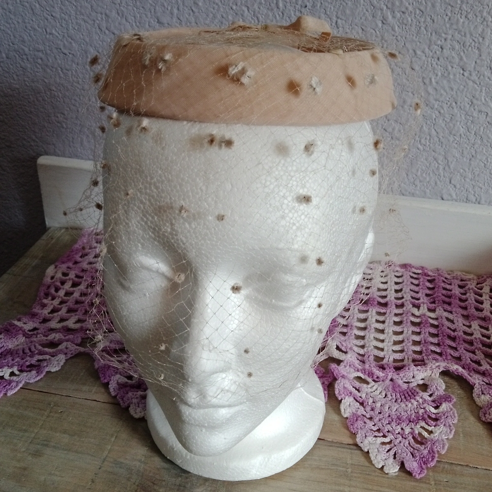 1950s Vintage Bumper with Netting Beige Hat